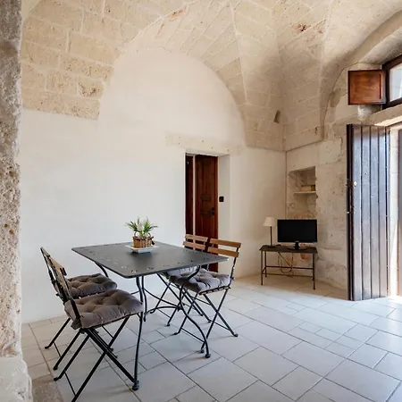 Guesthost - White Stone