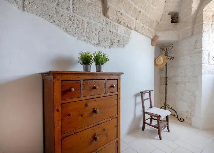 Guesthost - White Stone *