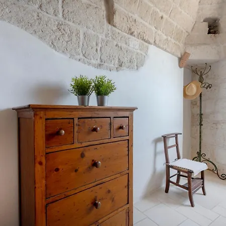 Guesthost - White Stone *